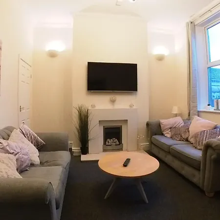 Lovely Spacious 1 In Shared House - *
